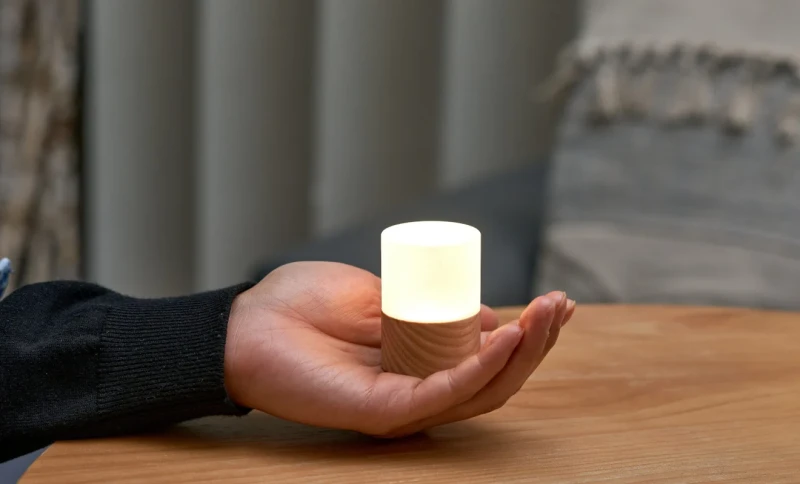 elegancka lampka Lemelia Mini z matowym akrylem