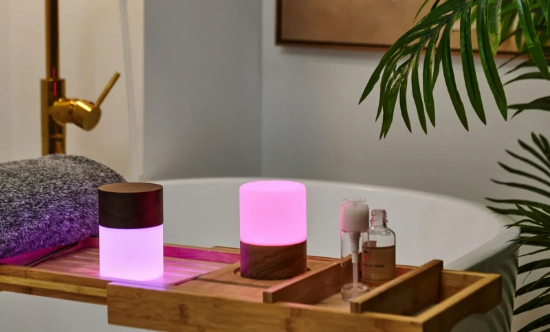 bezprzewodowa lampka Gingko Design Lemelia Duża – białe drewno