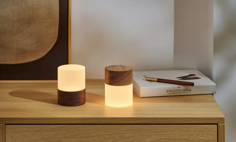 minimalistyczna lampka LED premium Gingko Design Jesion