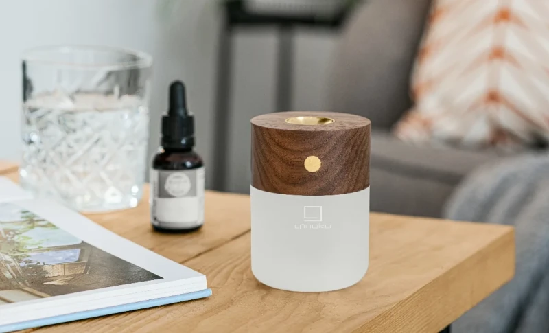 kompaktowa lampka Smart Diffuser z matowym akrylem i miedzią