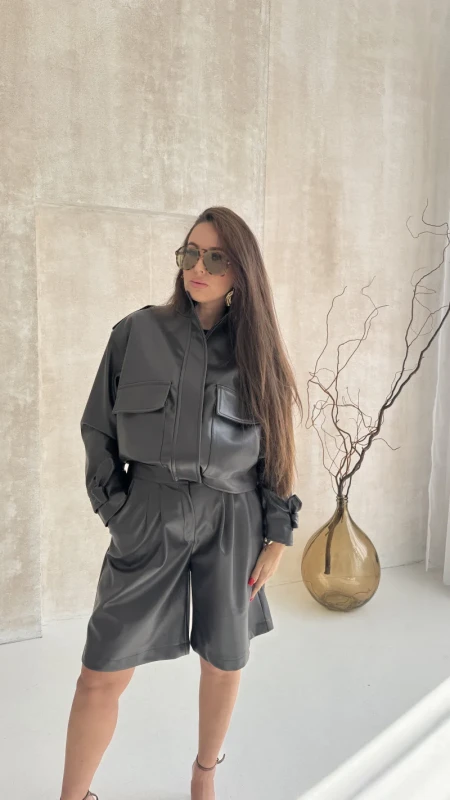 elegancka ramoneska z pagonami