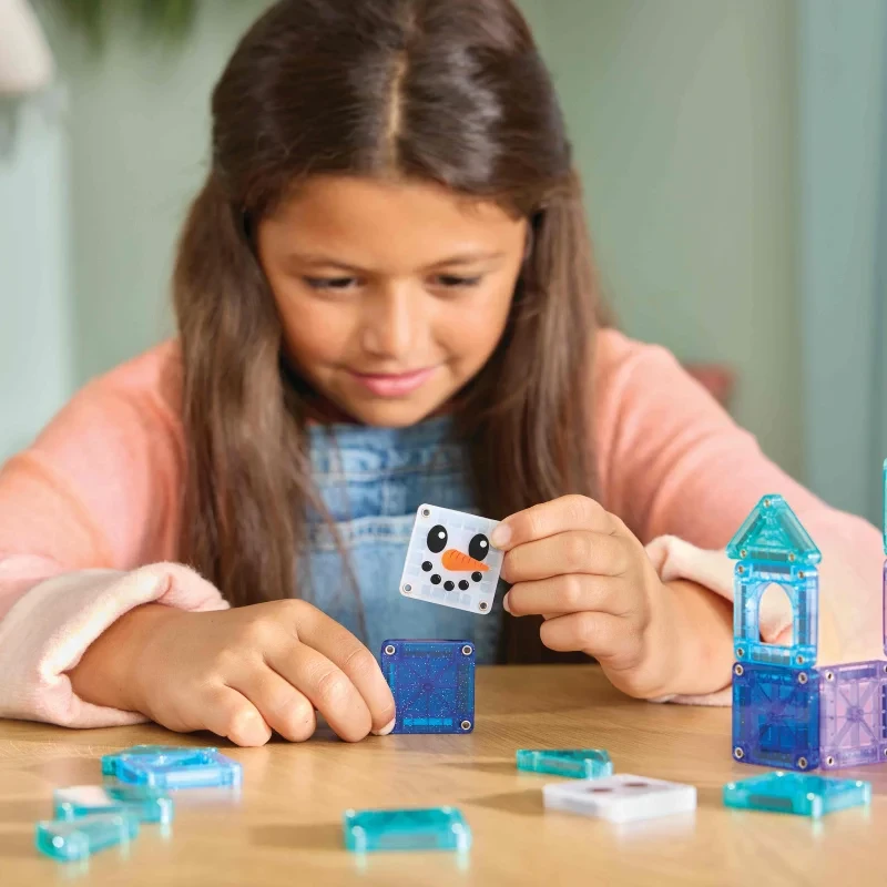 Kompaktowy zestaw klocków magnetycznych MAGNA-TILES do zabawy w podróży