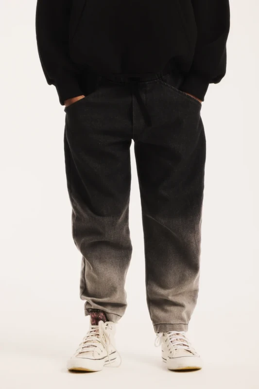 Spodnie BLACK GRADIENT COMFORT FIT PANTS Minikid – czarne spodnie dziecięce ombre