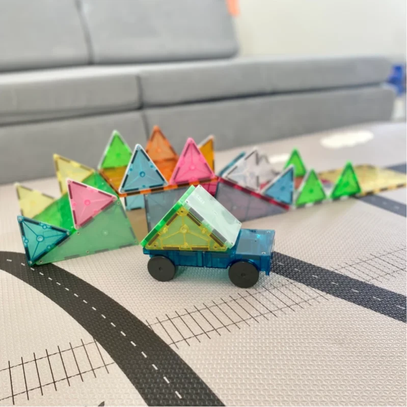 Klocki magnetyczne MAGNA-TILES® Grand Prix Frost 50 el. – tor wyścigowy dla dzieci 3+