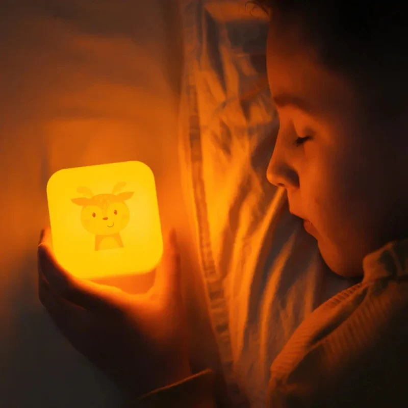 Przenośna lampka nocna Cube B™ świecąca kostka Sarenka Finley 0 m+ Cloud b®