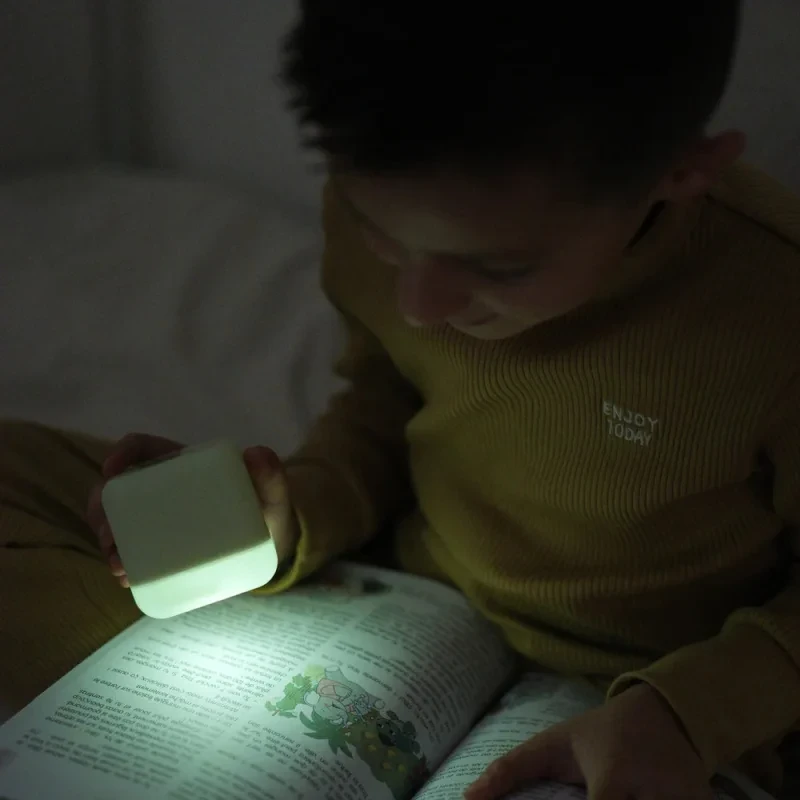 Cloud b® Cube B™ Las – przenośna lampka nocna dla dzieci 0 m+