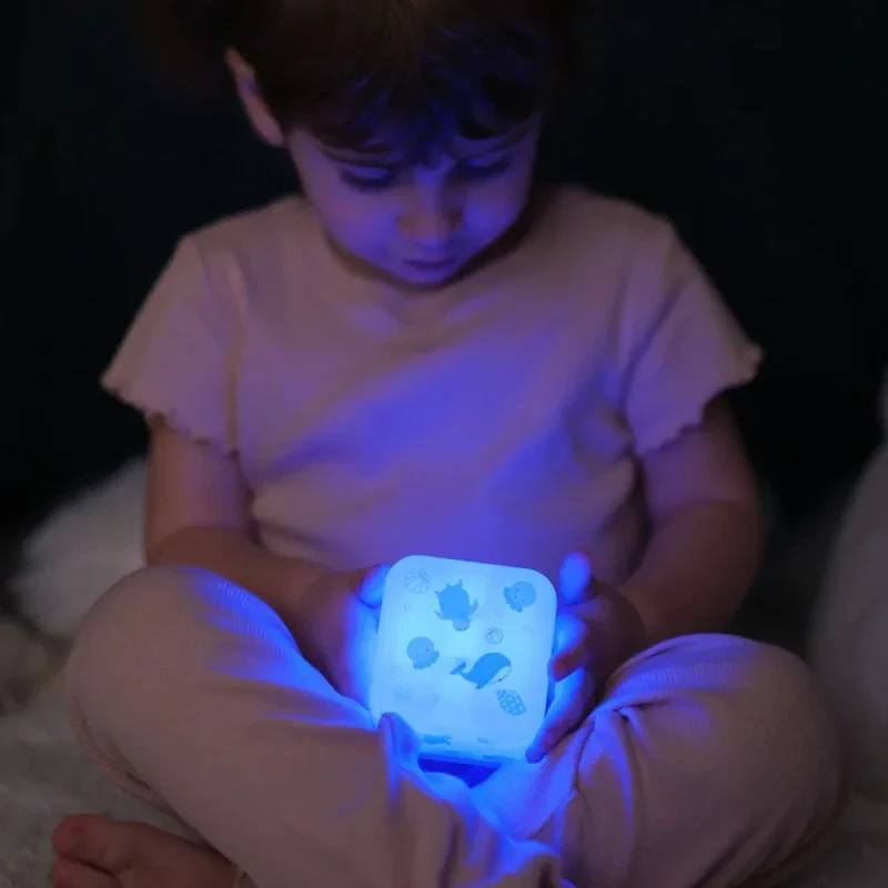 Przenośna lampka nocna Cube B™ świecąca kostka Ocean 0 m+ Cloud b®