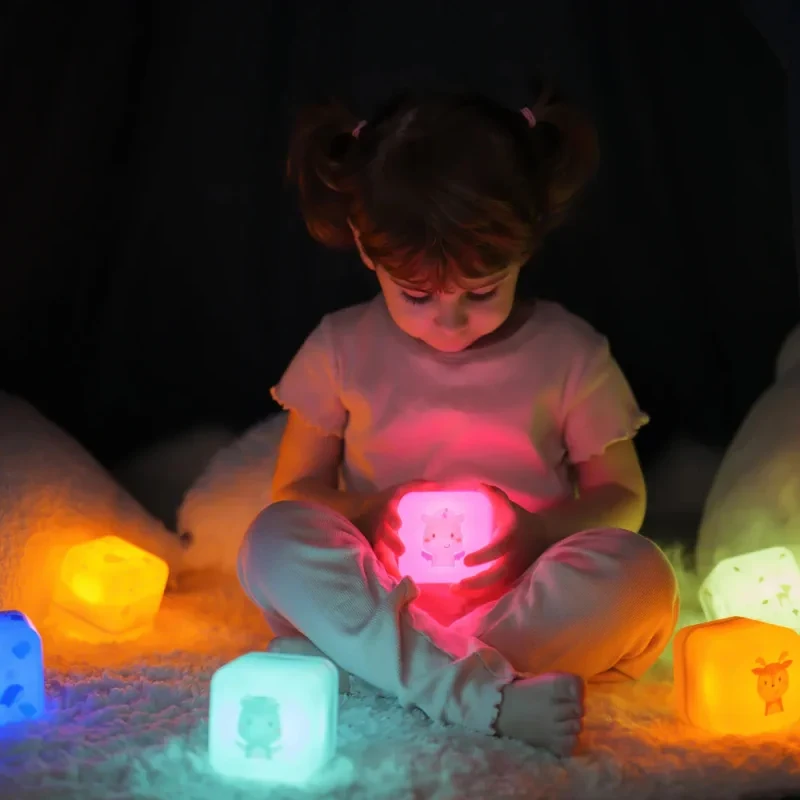 Przenośna lampka nocna Cube B™ świecąca kostka Jednorożec Lily 0 m+ Cloud b®