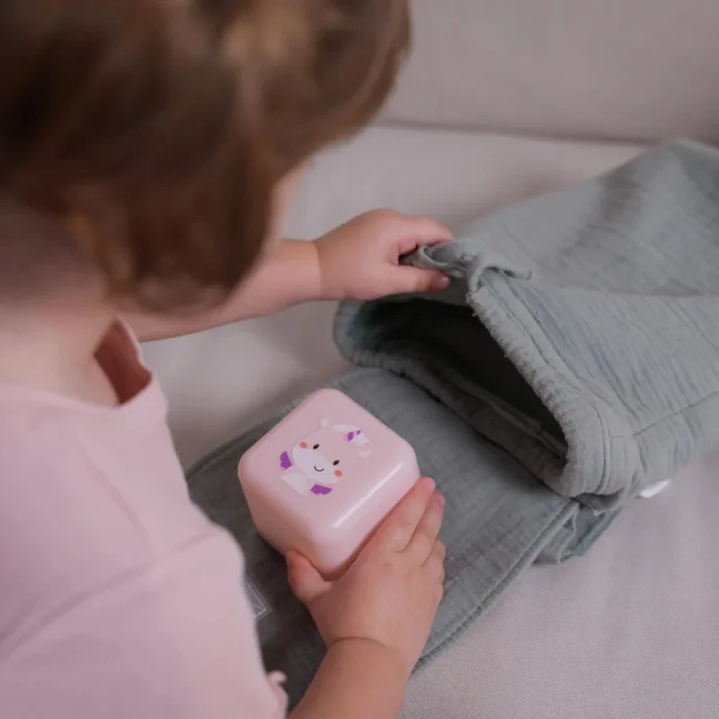 Lampka nocna dla niemowląt 0 m+ Cube B Jednorożec Lily – światło bursztynowe