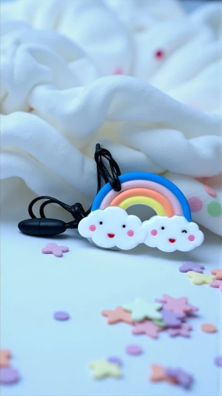 Antystresowy naszyjnik silikonowy Chmurka 3+ Jellystone Designs