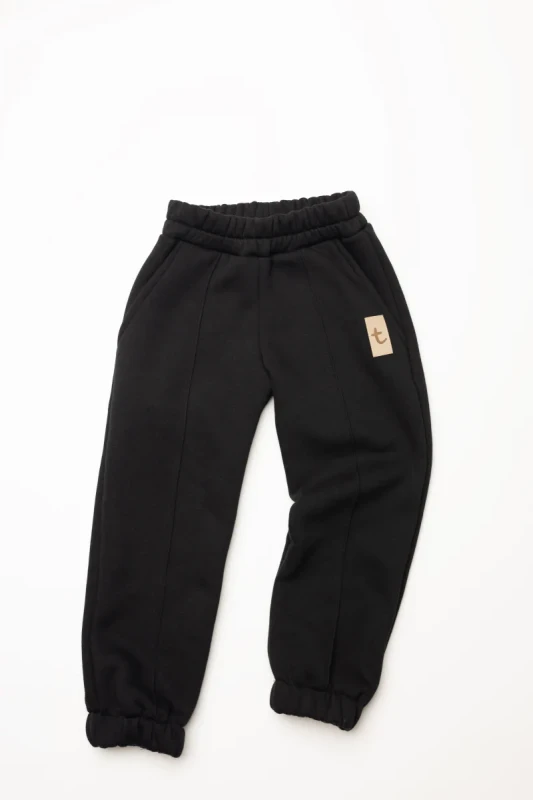Spodnie ocieplane TUSS WINTER LOOSE black – ciepłe czarne spodnie dla dzieci, polska produkcja