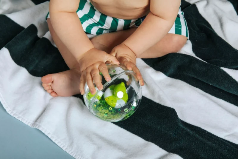 Rozwijająca zmysły kula sensoryczna Petit Boum dla niemowląt