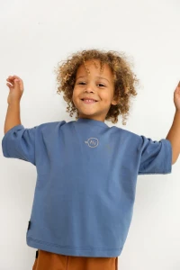 T-shirt o modnym luźnym fasonie TSHIRT / BLUE - HI Piu di ME 250-25
