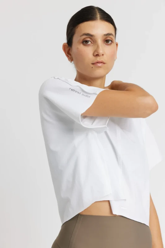 biała koszulka damska oversize z logo Rethinkit Studios
