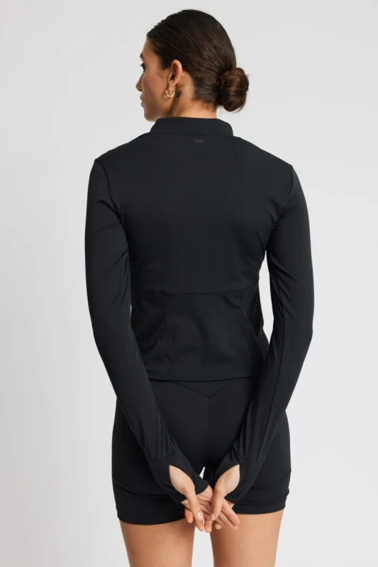 rethinkit studios butter soft black – dopasowany top sportowy
