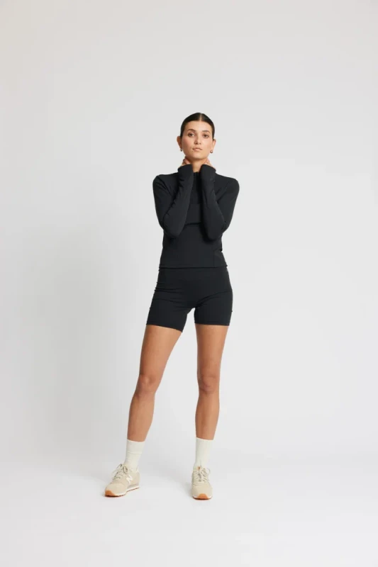 top true to body z recyklingu czarny rethinkit studios