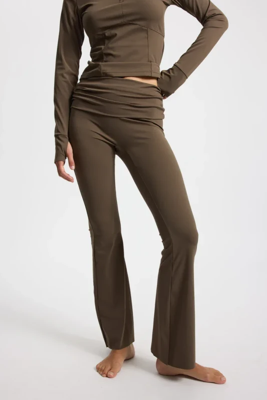 brązowe legginsy flare rethinkit studios