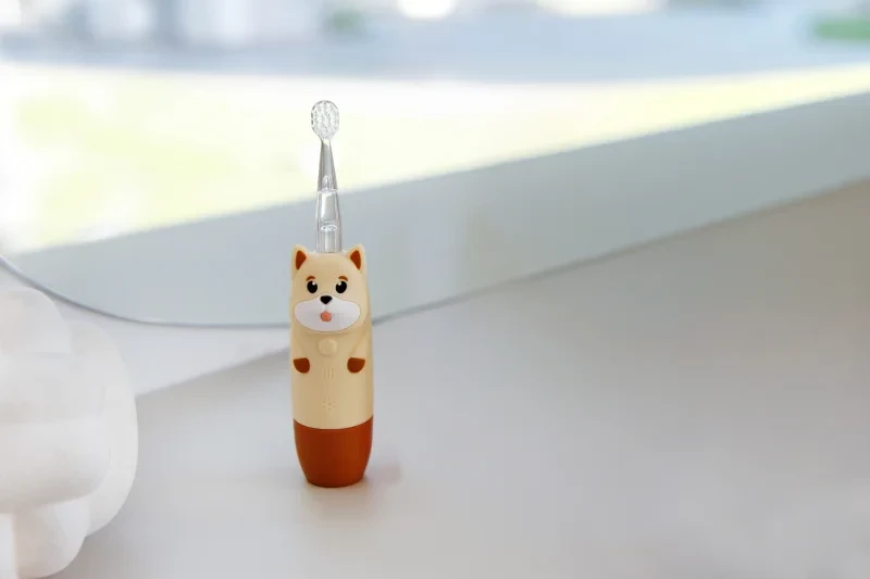 Dziecięca szczoteczka soniczna InnoGIO GIOdog Brown z wymienną główką