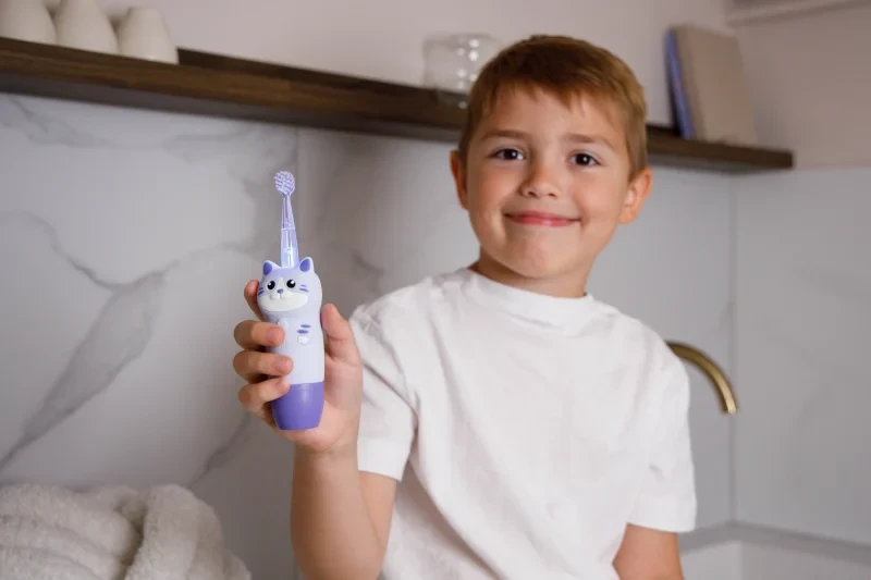 Fioletowa szczoteczka soniczna InnoGIO kotek dla dzieci