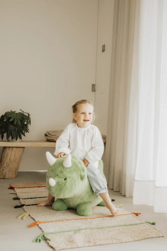 Pluszowy skoczek dinozaur dla dzieci od 12 miesięcy