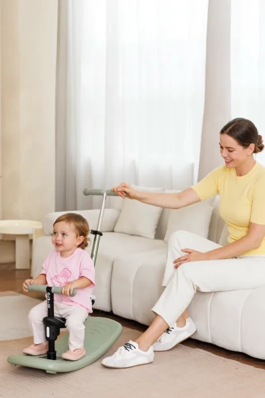 Bezpieczna hulajnoga-bujak Mini Micro Rock & Go dla dzieci w różnym wieku