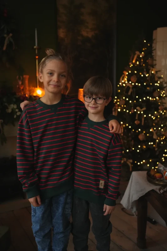 TUSS bluza oversize w zielono-czerwone paski – zbliżenie na rękaw