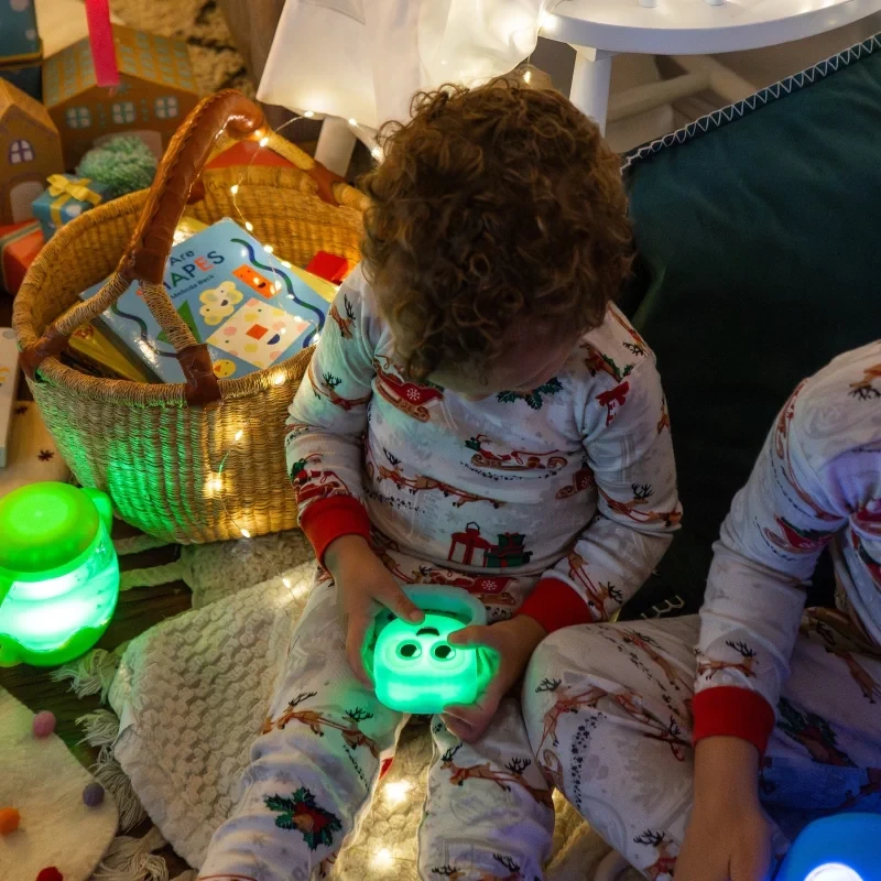 Glo-Pals-Grzechotka-gryzak-swiecaca-w-ciemnosci-aktywowana-ruchem-Blair-polkabubu-8.webp