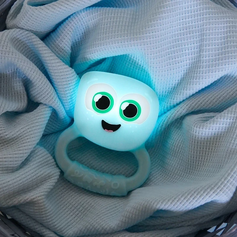 Glo-Pals-Grzechotka-gryzak-swiecaca-w-ciemnosci-aktywowana-ruchem-Blair-polkabubu-1.webp