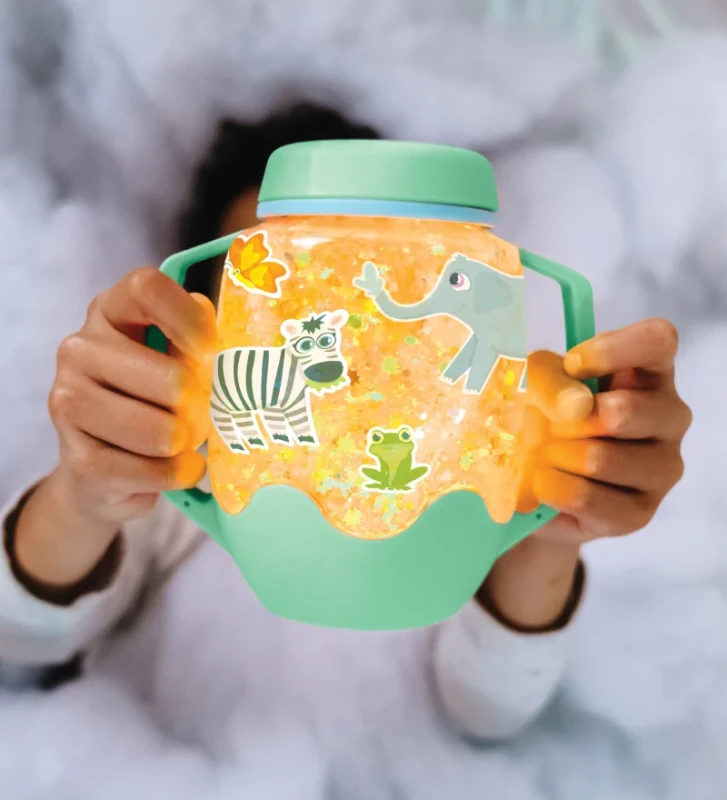 Glo-Pals-ZOO-Zestaw-sensoryczny-DIY-swiecacy-sloik-z-brokatami-i-figurkami-Fun-Fillers-naklejki-gratis-polkabubu-9.webp