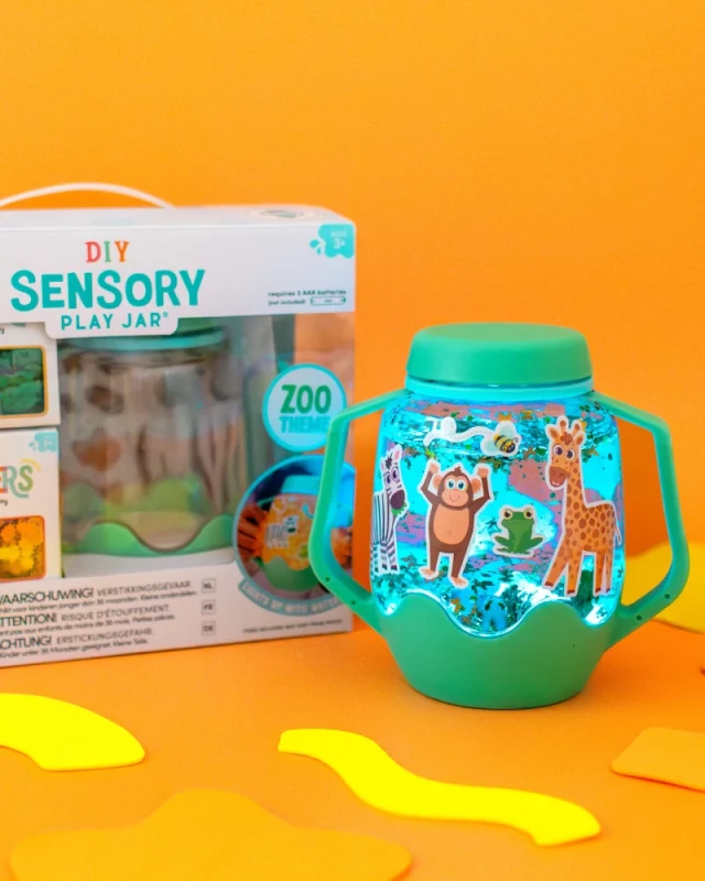 Glo-Pals-ZOO-Zestaw-sensoryczny-DIY-swiecacy-sloik-z-brokatami-i-figurkami-Fun-Fillers-naklejki-gratis-polkabubu-11.webp