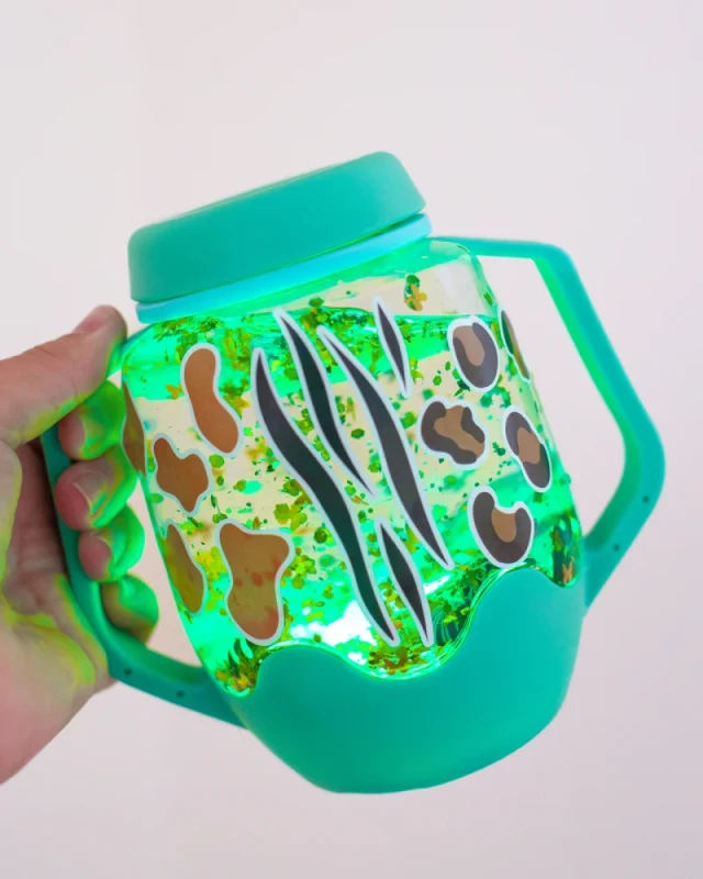 Glo-Pals-ZOO-Zestaw-sensoryczny-DIY-swiecacy-sloik-z-brokatami-i-figurkami-Fun-Fillers-naklejki-gratis-polkabubu-14.webp
