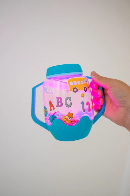 Zestaw Glo Pals 3+ – świecący słoik z brokatami, figurkami i naklejkami