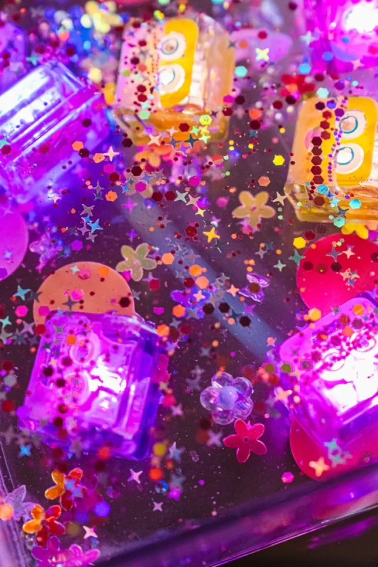 Glo-Pals-FAIRY-Fun-Fillers-Wklad-figurki-brokaty-i-barwniki-do-sloikow-zabaw-sensorycznych-polkabubu-9.webp