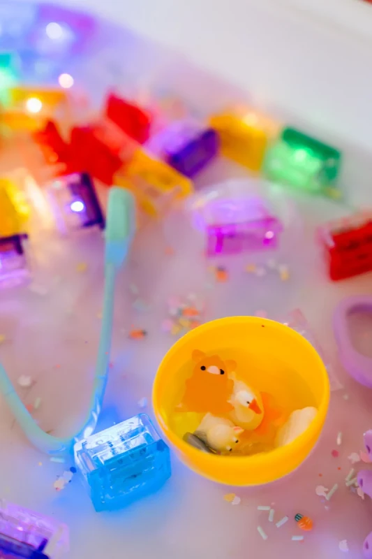 Glo-Pals-FARMA-Fun-Fillers-Wklad-figurki-brokaty-do-sloikow-zabaw-sensorycznych-polkabubu-9.webp