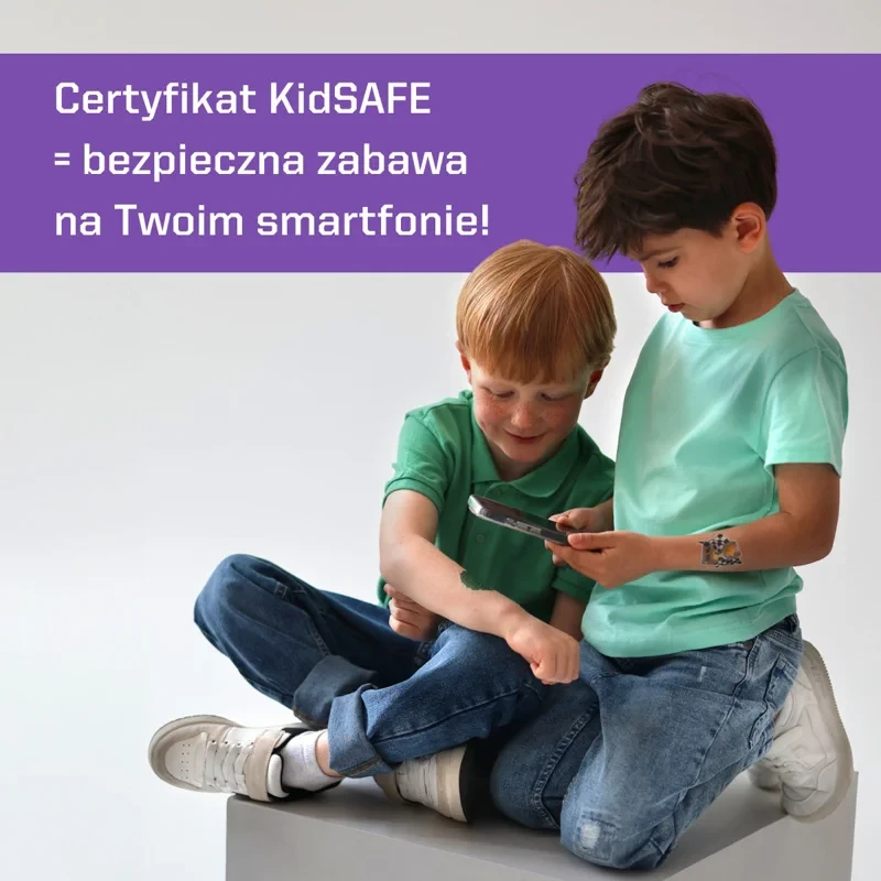 Dziecko skanuje tatuaż Monster Mash aplikacją
