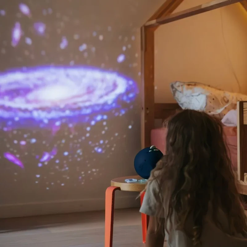 Projektor nocny do pokoju dziecięcego z motywem kosmosu