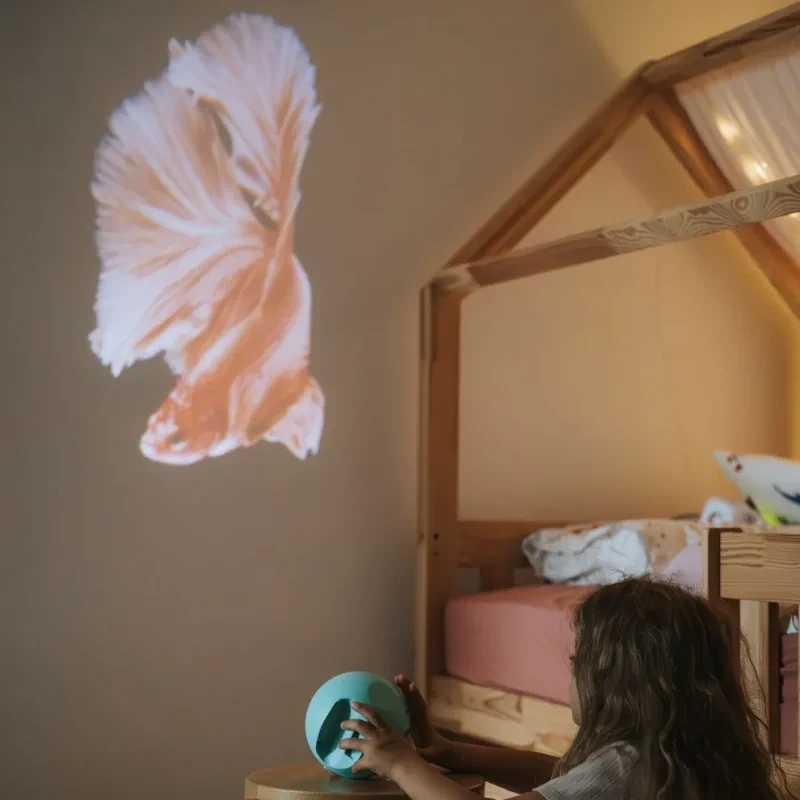 Dziecięcy projektor podwodnego świata KIDYWOLF w pokoju dziecka