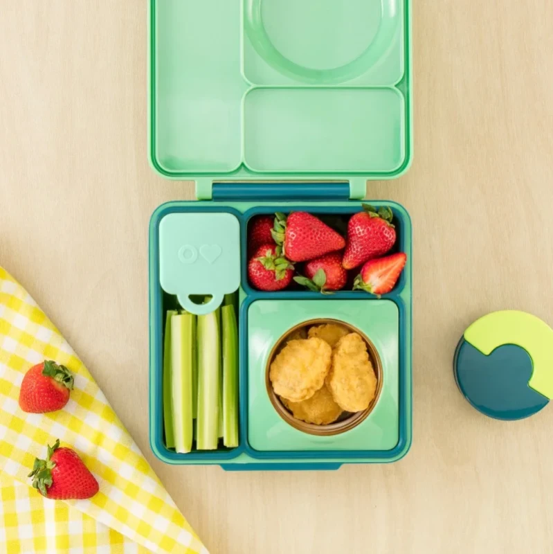 Zestaw pojemników OmieDip Blue Mint w lunchboxie