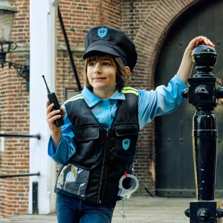 Koszula i kamizelka w zestawie kostiumu policjanta