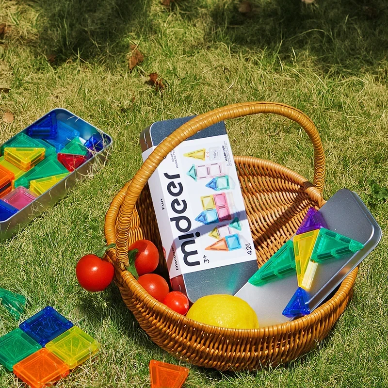 Kreatywna zabawa klockami magnetycznymi Mideer w podróży
