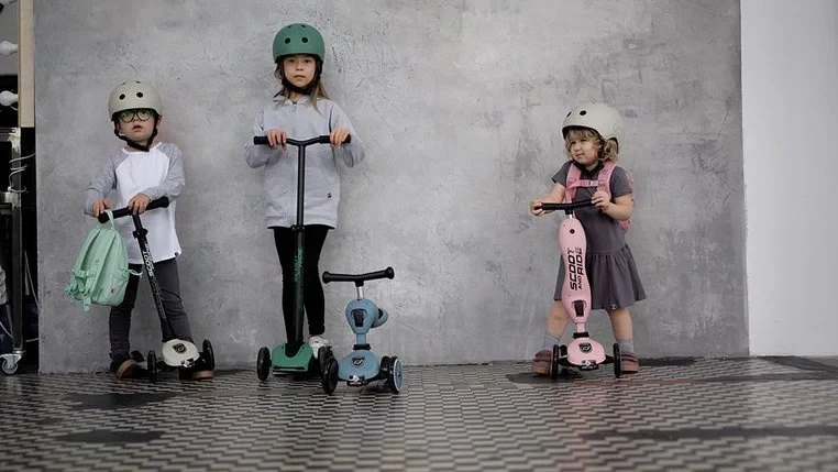 SCOOTANDRIDE-Highwaykick-5-LED-Hulajnoga-trojkolowa-balansowa-ze-swiecacymi-kolkami-5-Ash-polkabubu-7.webp