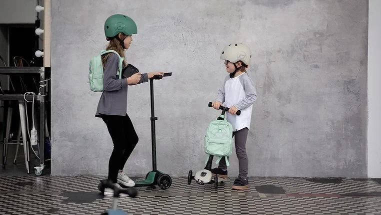 SCOOTANDRIDE-Highwaykick-5-LED-Hulajnoga-trojkolowa-balansowa-ze-swiecacymi-kolkami-5-Ash-polkabubu-9.webp