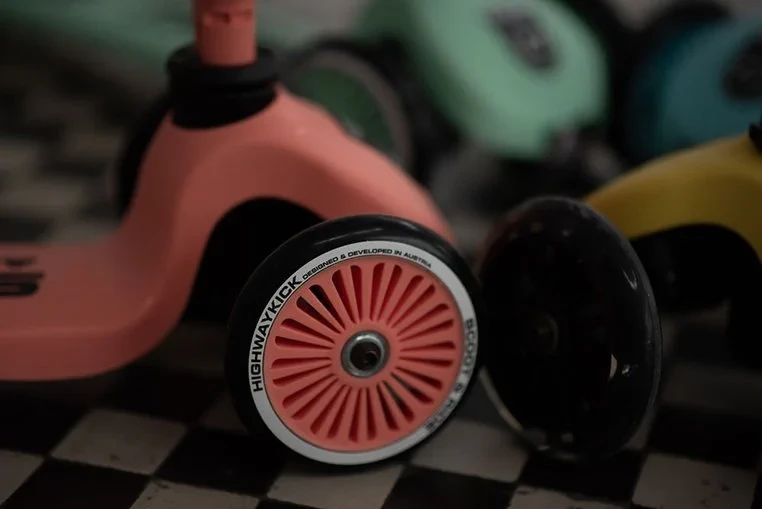 SCOOTANDRIDE-Highwaykick-1-2w1-Jezdzik-i-hulajnoga-1-5-lat-Peach-polkabubu-24.webp