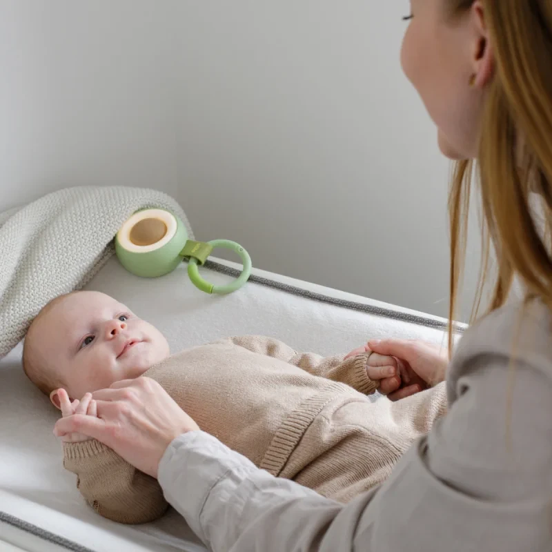 Alilo CocoNap W1 kojący odtwarzacz MP3 z lampką do karmienia Awokado Kokos 20.webp