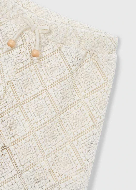 detal ażurowych spodni dziewczęcych Mayoral crochet