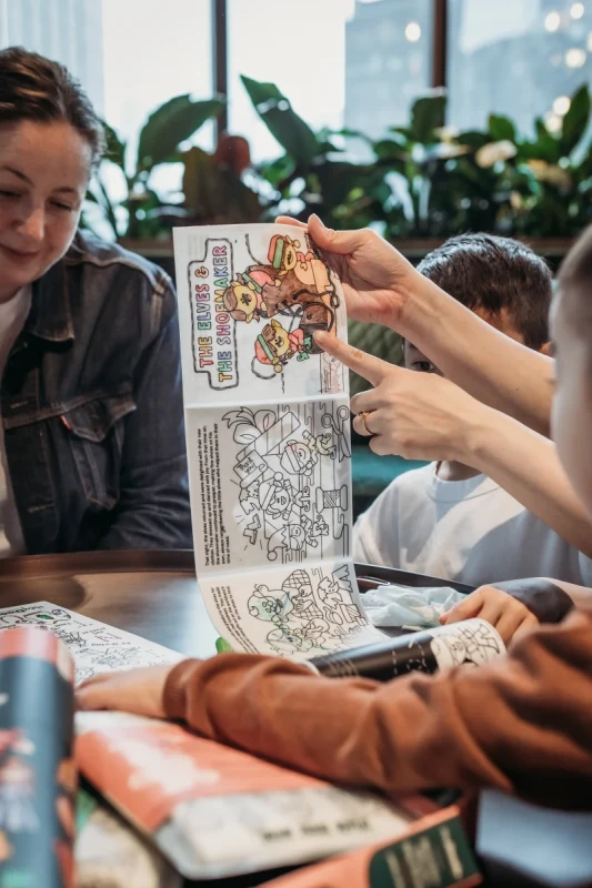 ksiazeczka solikonowa szewc i elfy 7.webp
