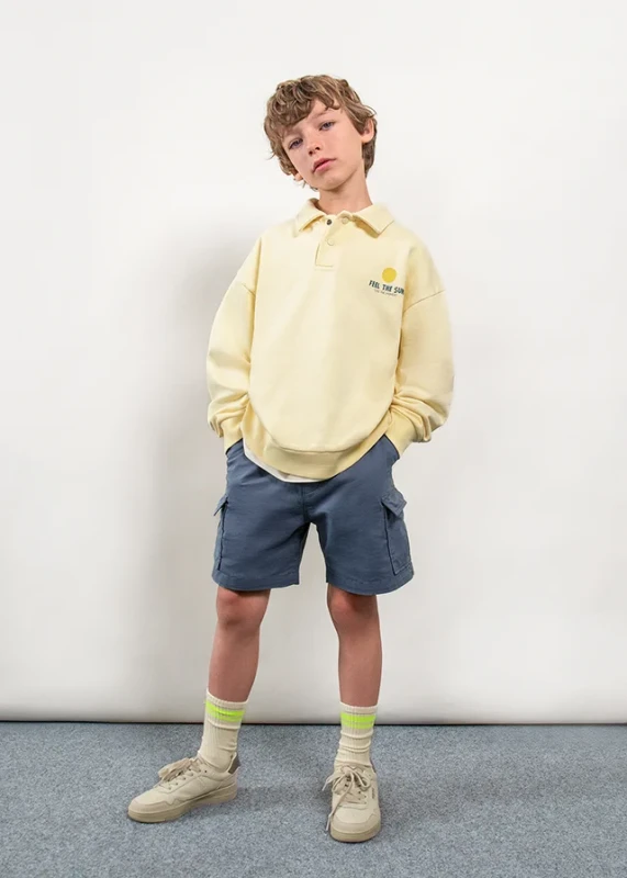 Bermudy chino cargo dla chłopca Boston x Mayoral – niebieskie, stylizacja