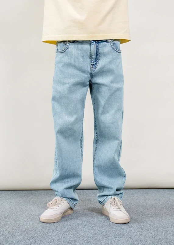 Jasnoniebieskie spodnie wide leg dla chłopca Boston x Mayoral – stylizacja na dziecku
