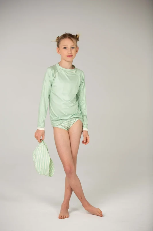 Ducksday Light Green – dziecięca bluzka UV UPF50+ z długim rękawem