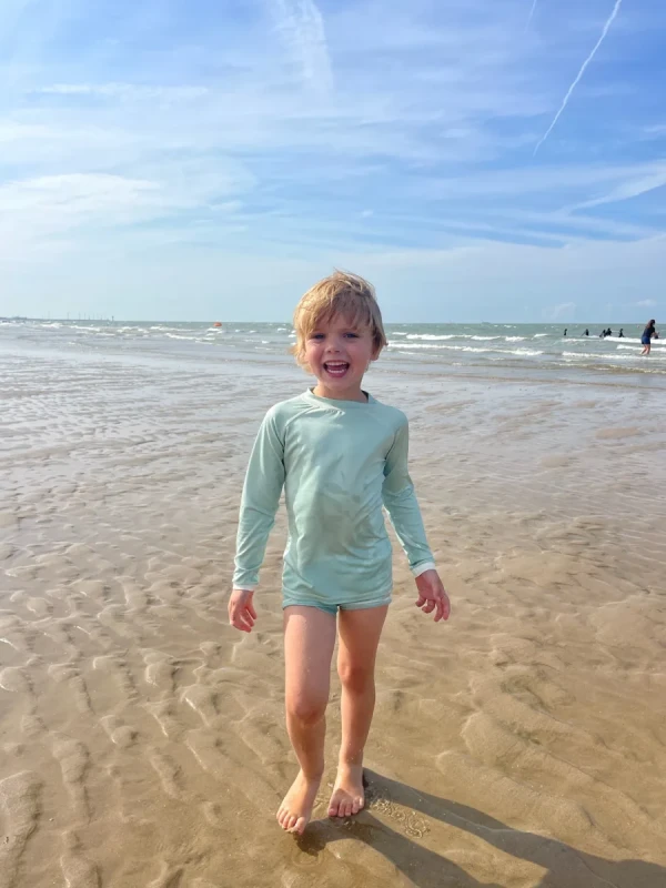 Dziecięca koszulka UV z długim rękawem na plażę